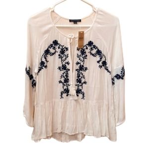 AMERICAN EAGLE OUTFITTERS White and Black Blouse
